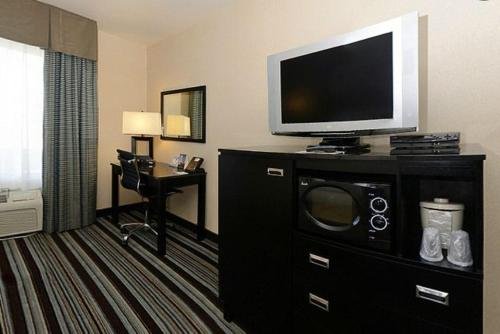 Фото Holiday Inn Express San Diego Airport - Old Town, an Ihg Hotel