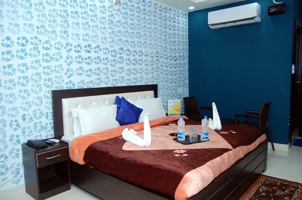 Фото Hotel Devbhoomi Inn