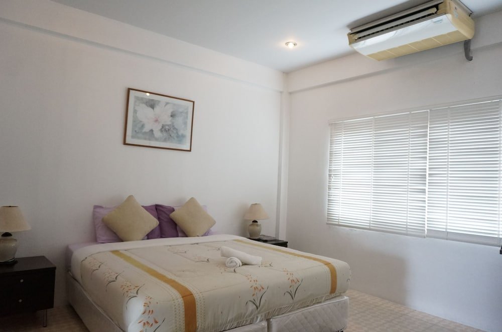 Фото Corner Cafe Bed and Breakfast