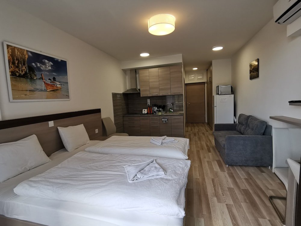 Фото Corvin Holiday Apartment Hotel