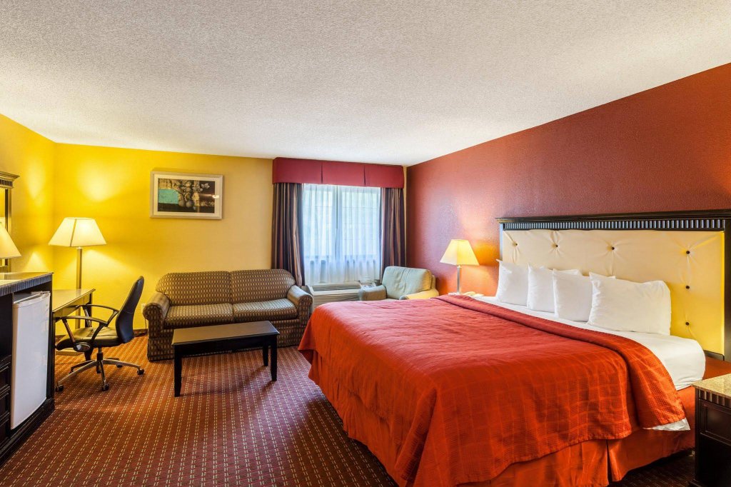 Фото Quality Inn & Suites