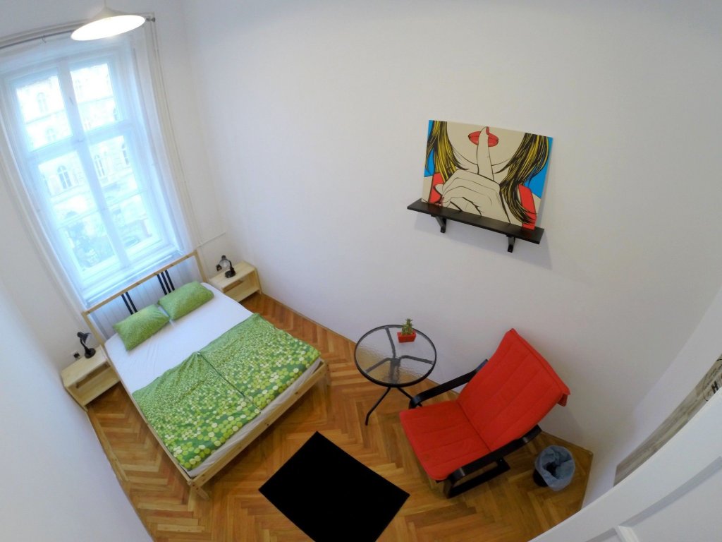 Фото Friends Hostel and Apartments Budapest