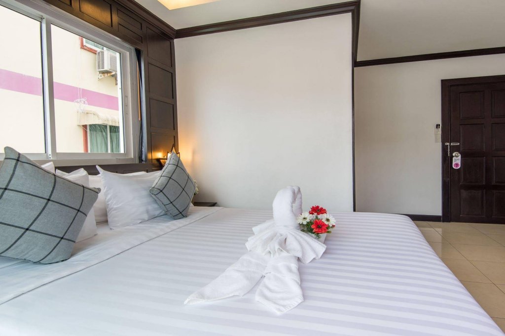 Фото Hallo Patong Hotel & Restaurant