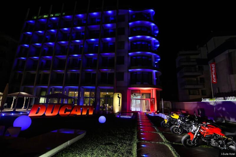 Фото I-Suite Hotel