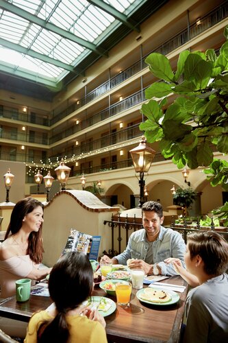 Гостиница Embassy Suites by Hilton Los Angeles Lax South/El Segundo в Эль Сегундо