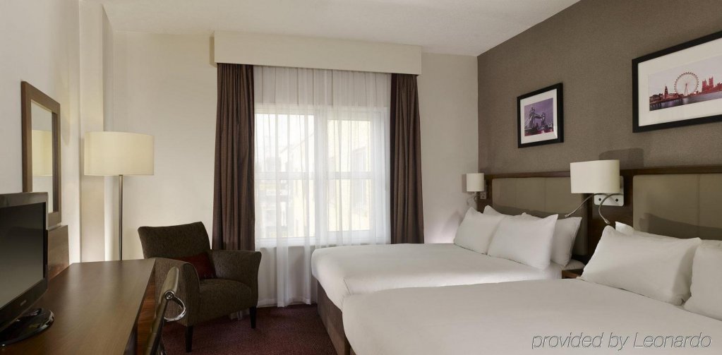 Фото DoubleTree by Hilton London Angel Kings Cross