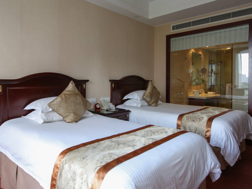 Фото Oriental Riverside Bund View Hotel