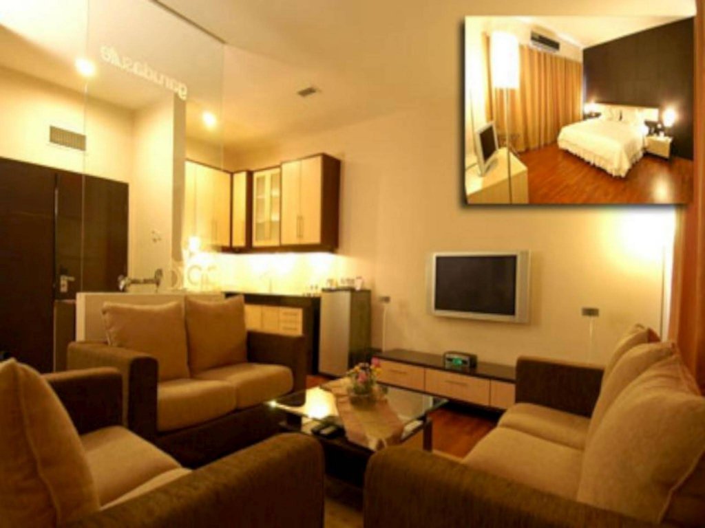 Фото Garuda Plaza Hotel