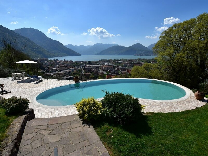 Гостиница Classy Villa in Pisogne With Garden, BBQ, Pool, Sun-loungers