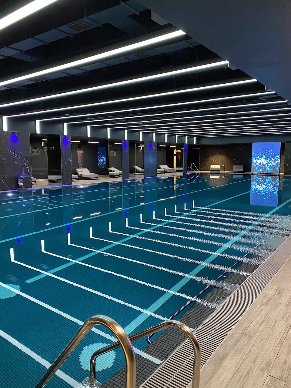 Фитнес клуб с бассейном