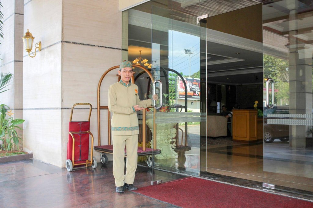 Фото отеля 2