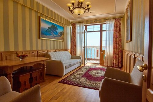 Гостиница Гранд Палас в Алуште