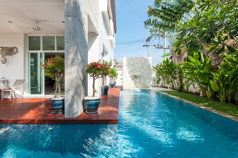 Вилла Luxurious Private pool villa near beach