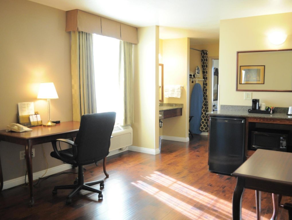 Фото Best Western Plus John Jay Inn & Suites