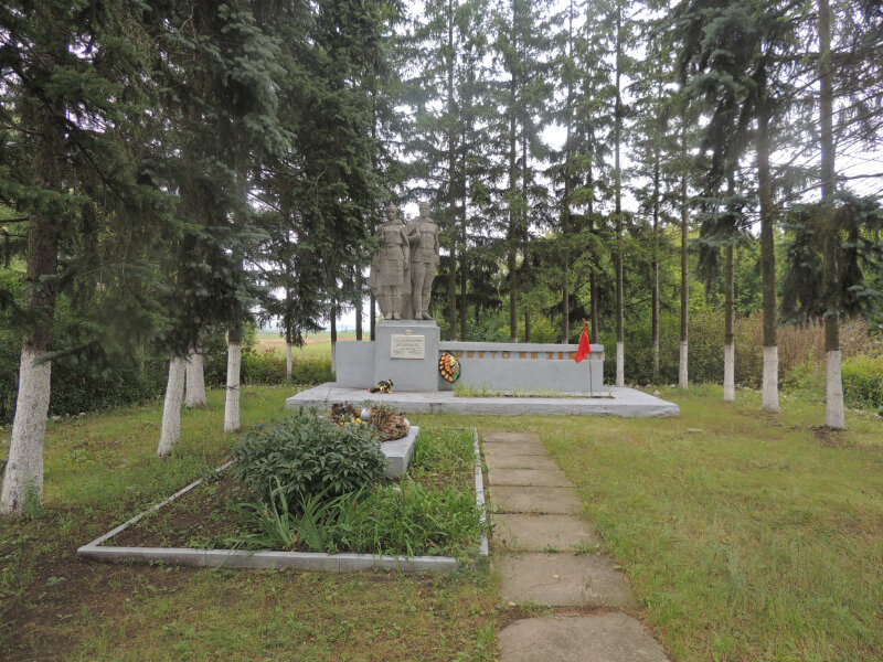 Памятник, мемориал Братская могила воинов Советской Армии, погибших в период Великой Отечественной войны, Курская область, фото