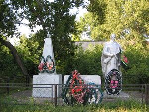 Воинам-землякам, погибшим в годы Великой Отечественной войны (Центральная ул., 9, село Локтёнок), памятник, мемориал в Новосибирской области