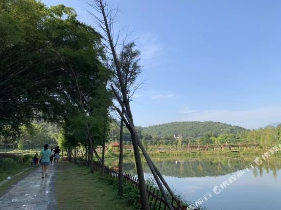 Фото 7 Days Inn Yunfu Coach Terminal Branch