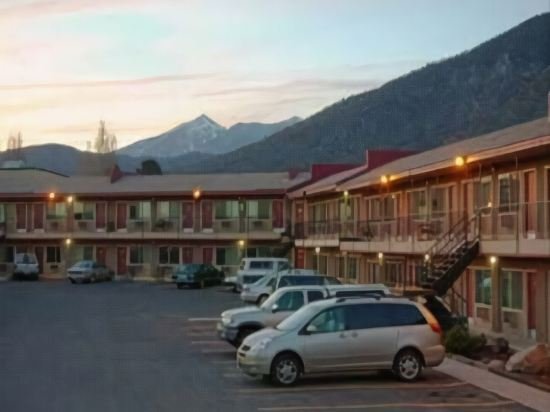 Фото Travelodge by Wyndham Flagstaff Near I-40