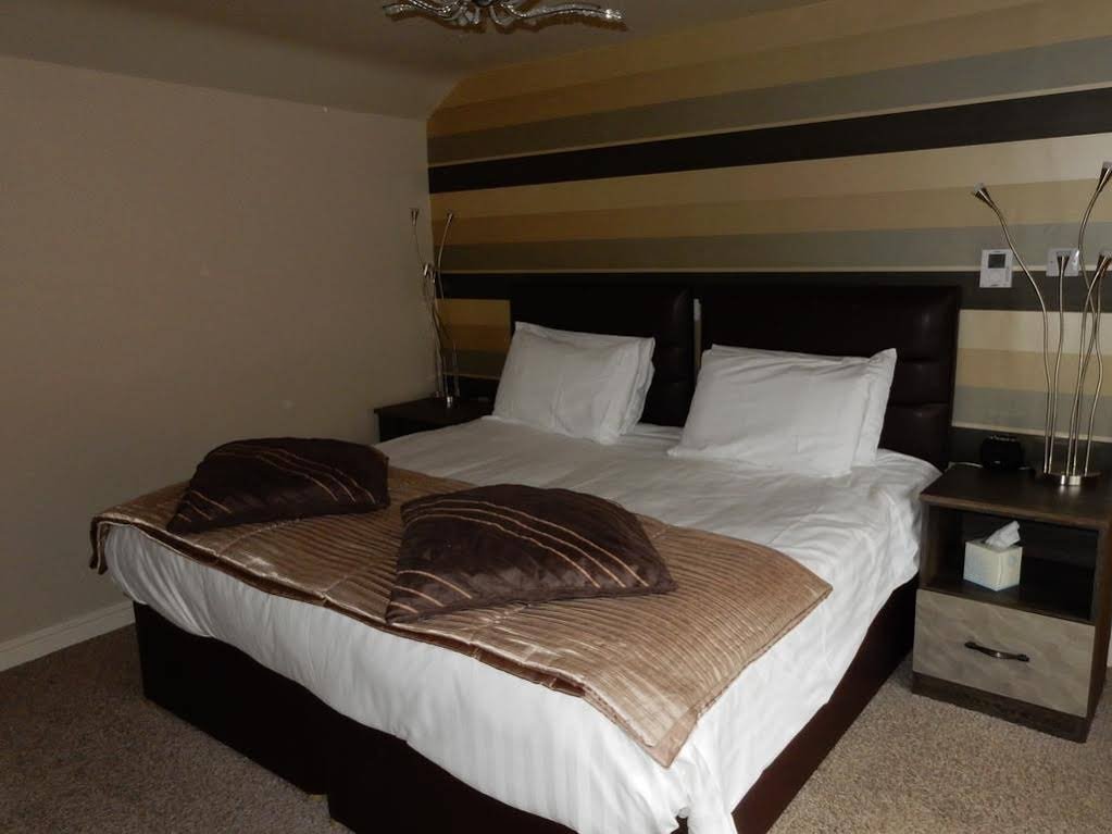 Фото The White Swan