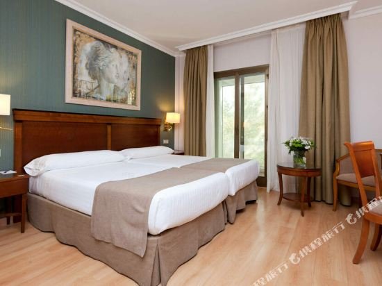 Фото Hotel Bécquer