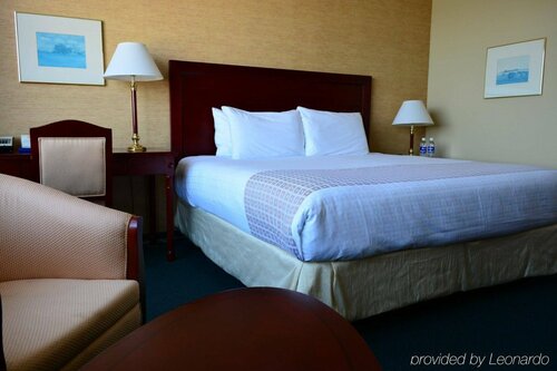 Гостиница Coast Discovery Inn в Кэмпбелл-Ривер