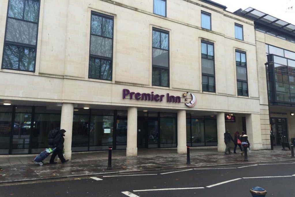 Фото Premier Inn Bath City Centre