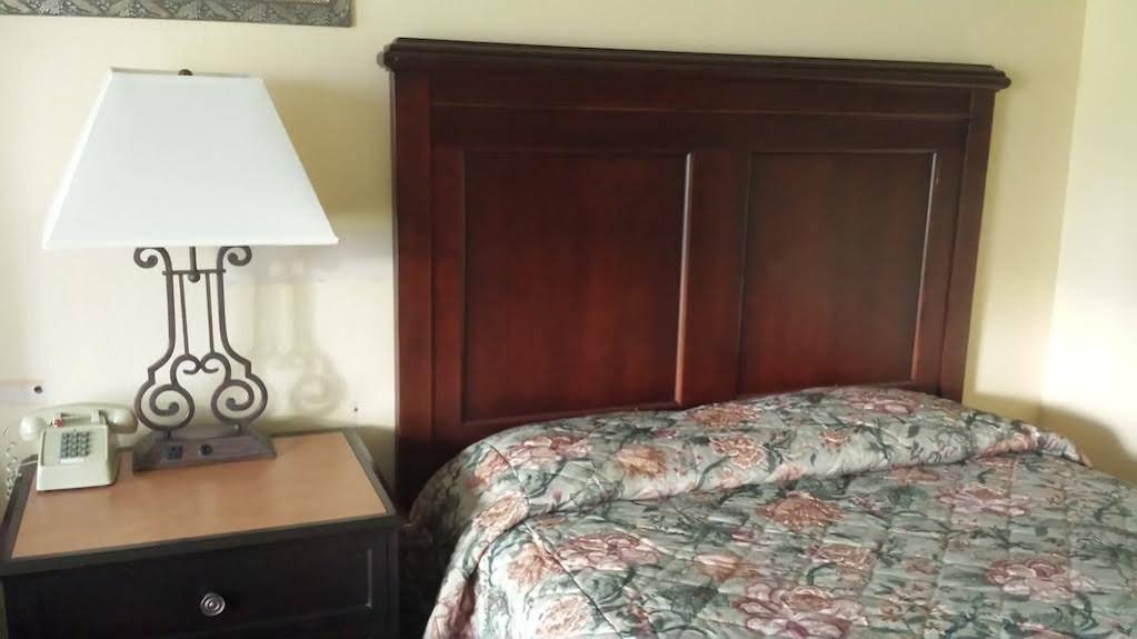 Фото Super 8 by Wyndham Goldsboro