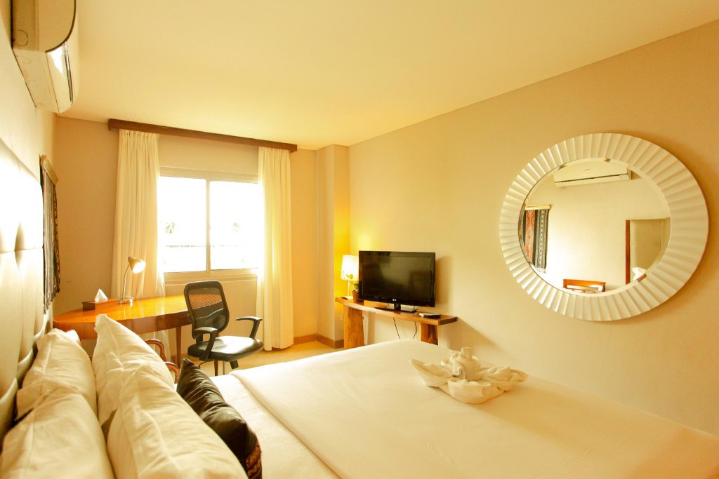 Фото отеля 2