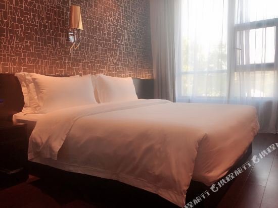 Фото Atour Hotel (Changshu Wanda Plaza Changjiang Road)