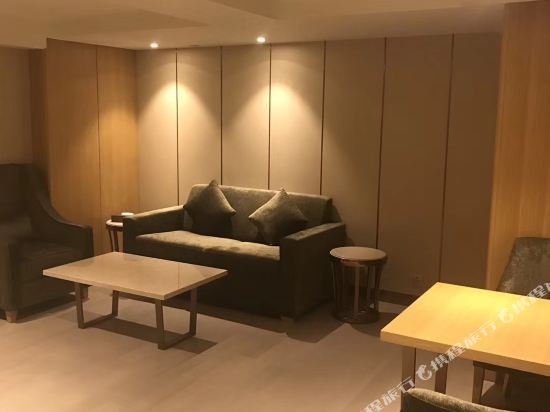 Фото Royal Dragon Hotel