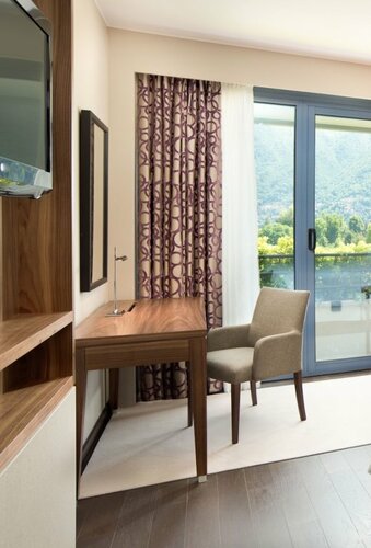 Гостиница Sheraton Lake Como Hotel в Черноббьо