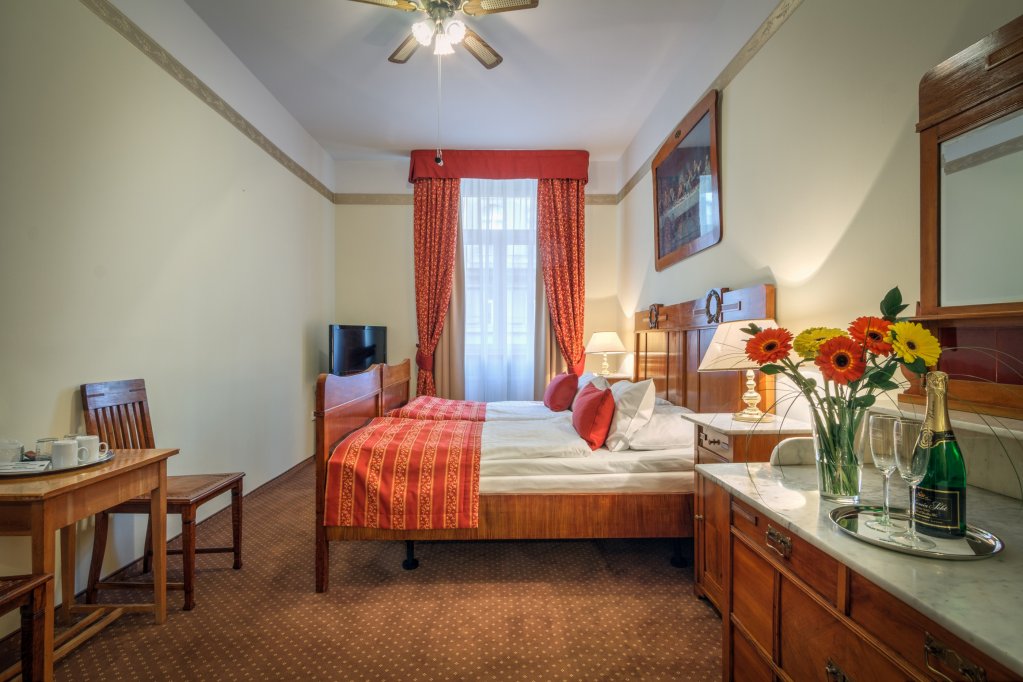 Фото Hotel Mucha