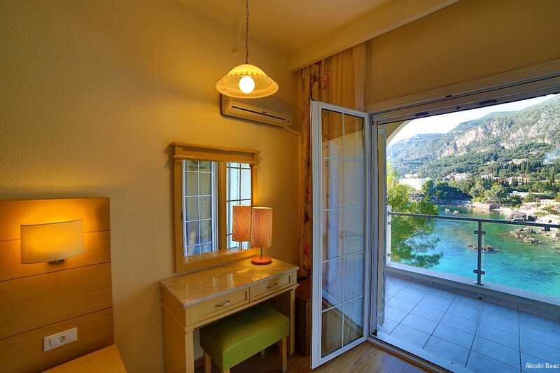 Фото Akrotiri Beach