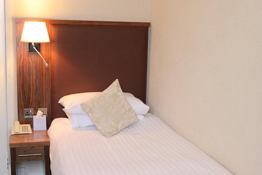 Фото Mackays Hotel Wick