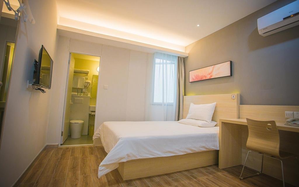 Фото Hi Inn Liangpin Guangzhou Shaheding Metro Station