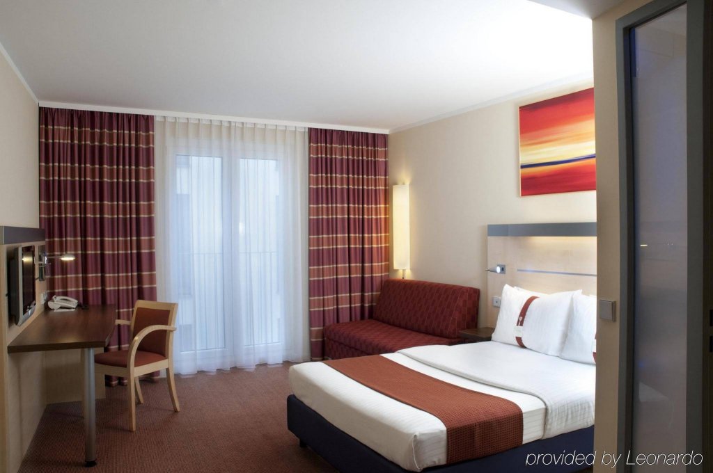 Фото Holiday Inn Express Baden-Baden, an Ihg Hotel
