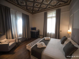 Фото Hotel De la Ville