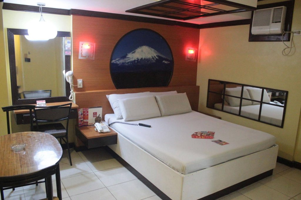 Фото Hotel Sogo Alabang Rotonda