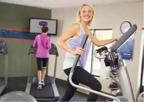 Фото Hampton Inn Mustang