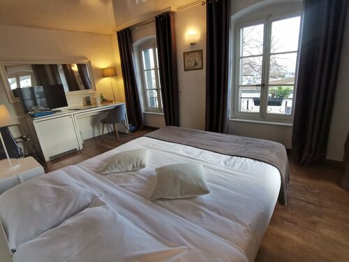 Внешний вид отеля Hostellerie du Château в Ролле, фото 1