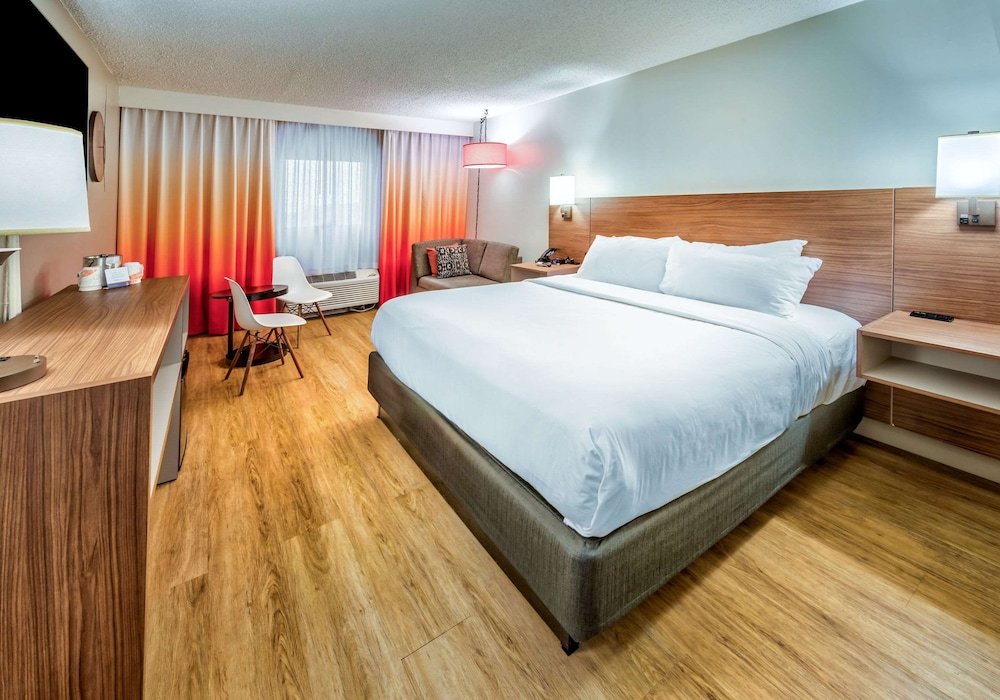 Фото Holiday Inn Express Atlanta Airport - North