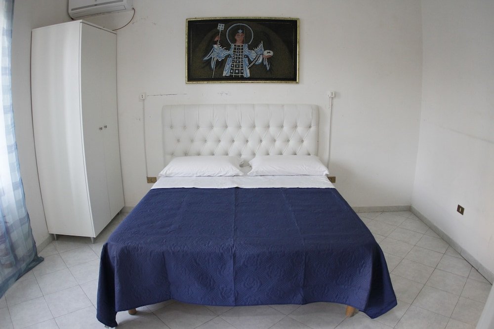 Фото Sleep & Go Naples Airport