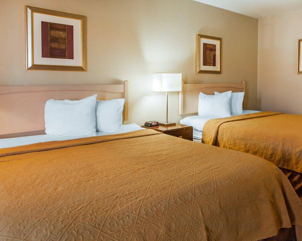 Фото Rodeway Inn Portland Airport Hotel