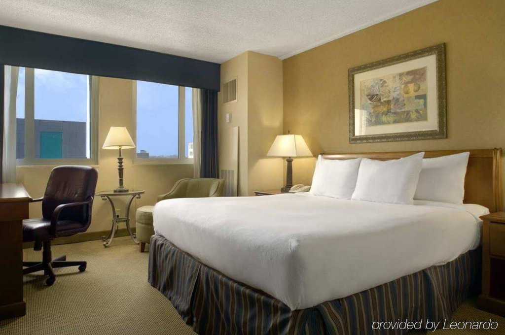 Фото Doubletree by Hilton Washington Dc/Silver Spring