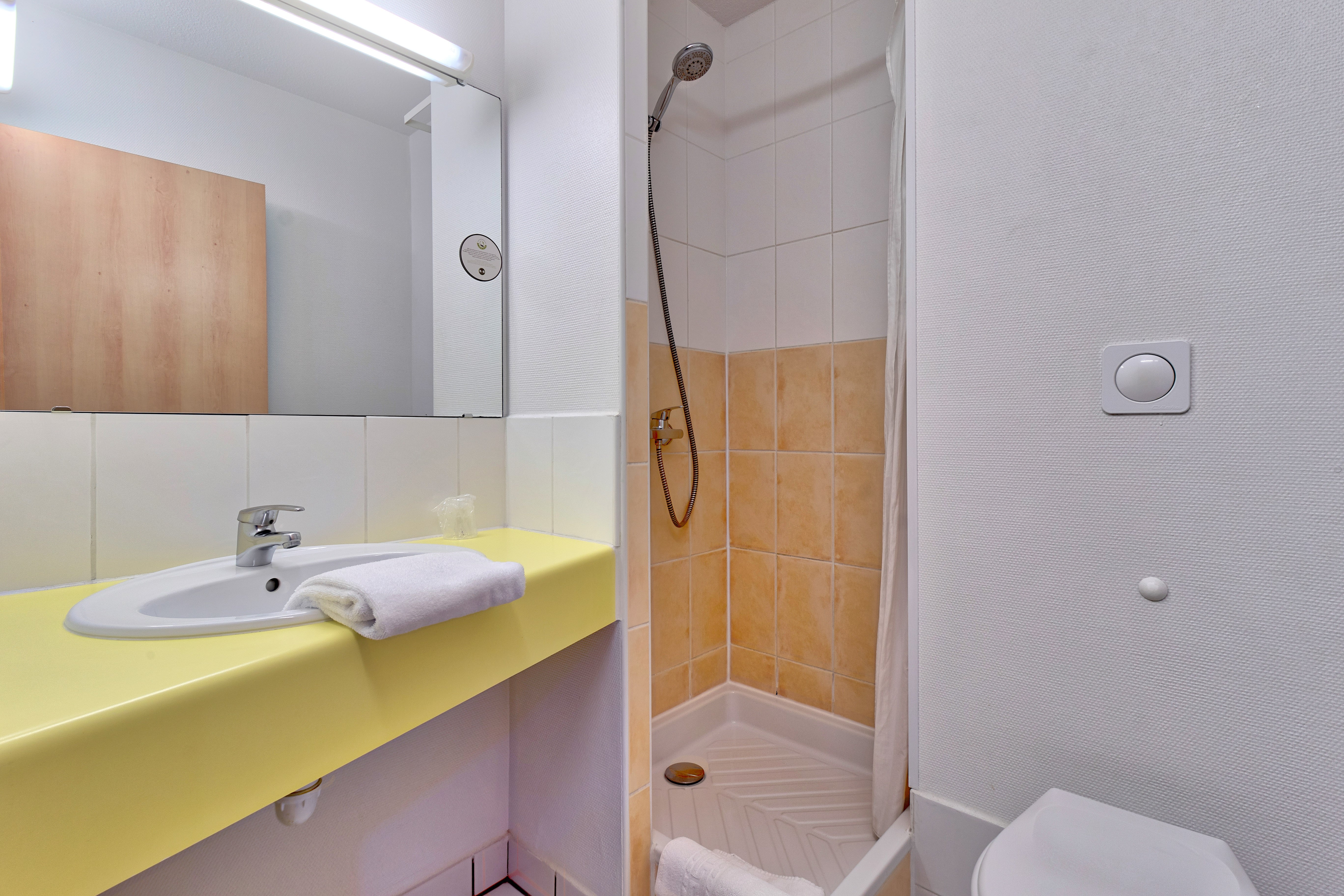 Фото B&b Hotel Pau Lescar