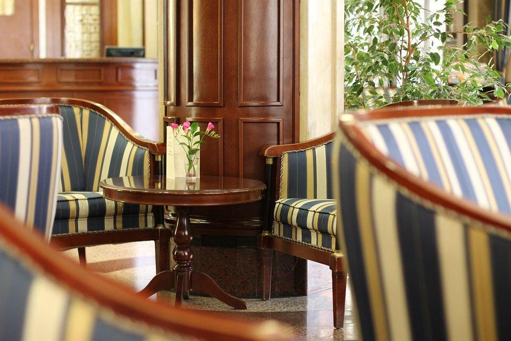 Фото Hotel Downtown