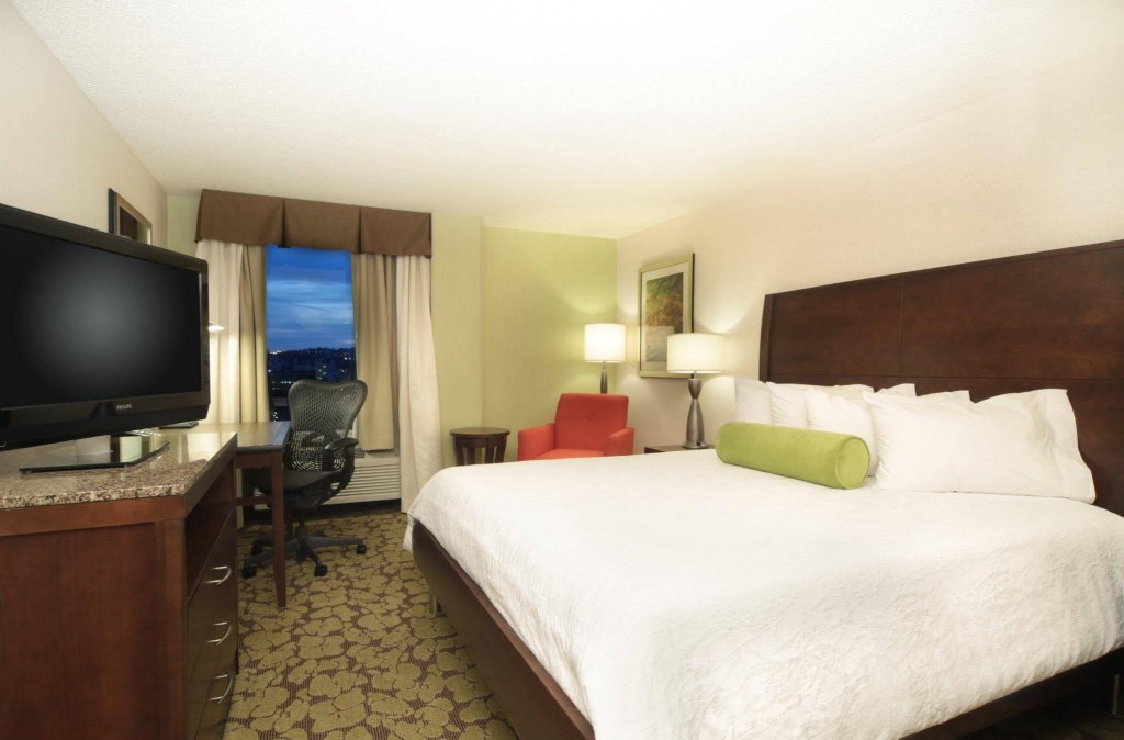 Фото Hilton Garden Inn Pittsburgh University Place