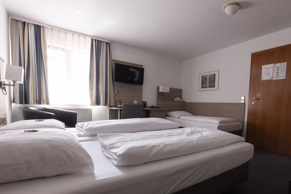 Фото Hotel Bär Sinsheim