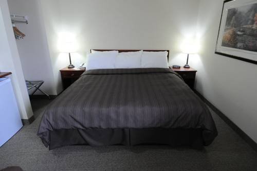 Фото Days Inn by Wyndham Steinbach