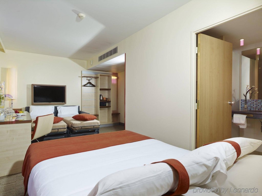 Фото Holiday Inn Express Toulouse Airport